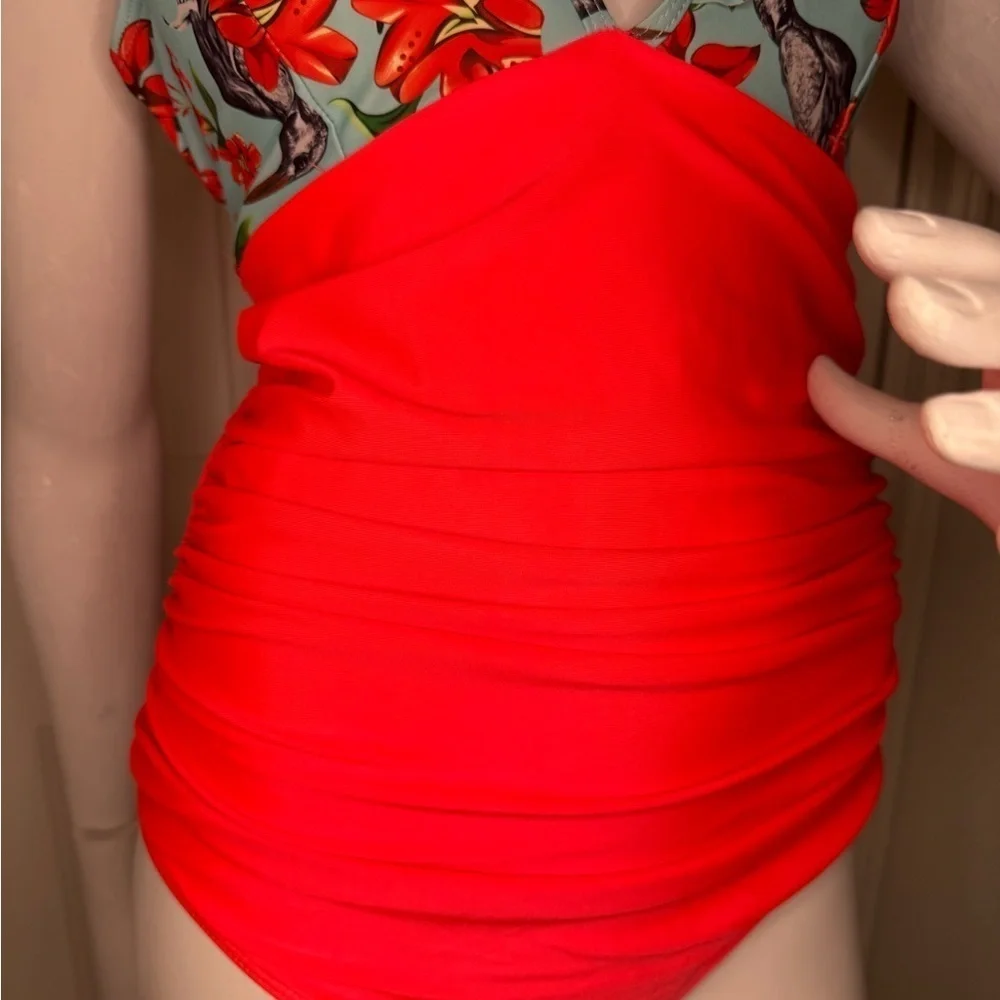 Unbranded Floral V-Neck Swimsuit Size Medium.